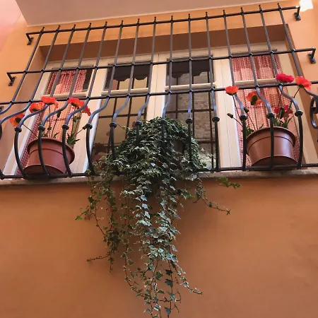 La Rue Bed & Breakfast *